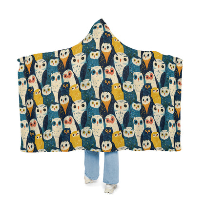 BLUE OWLS LOOKING  - Hooded Fleece Blanket